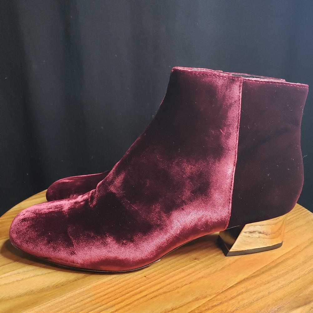 Alice + Olivia 'Paxton' Velvet Ankle Boots in Plum *As New* - Women's size 7.5